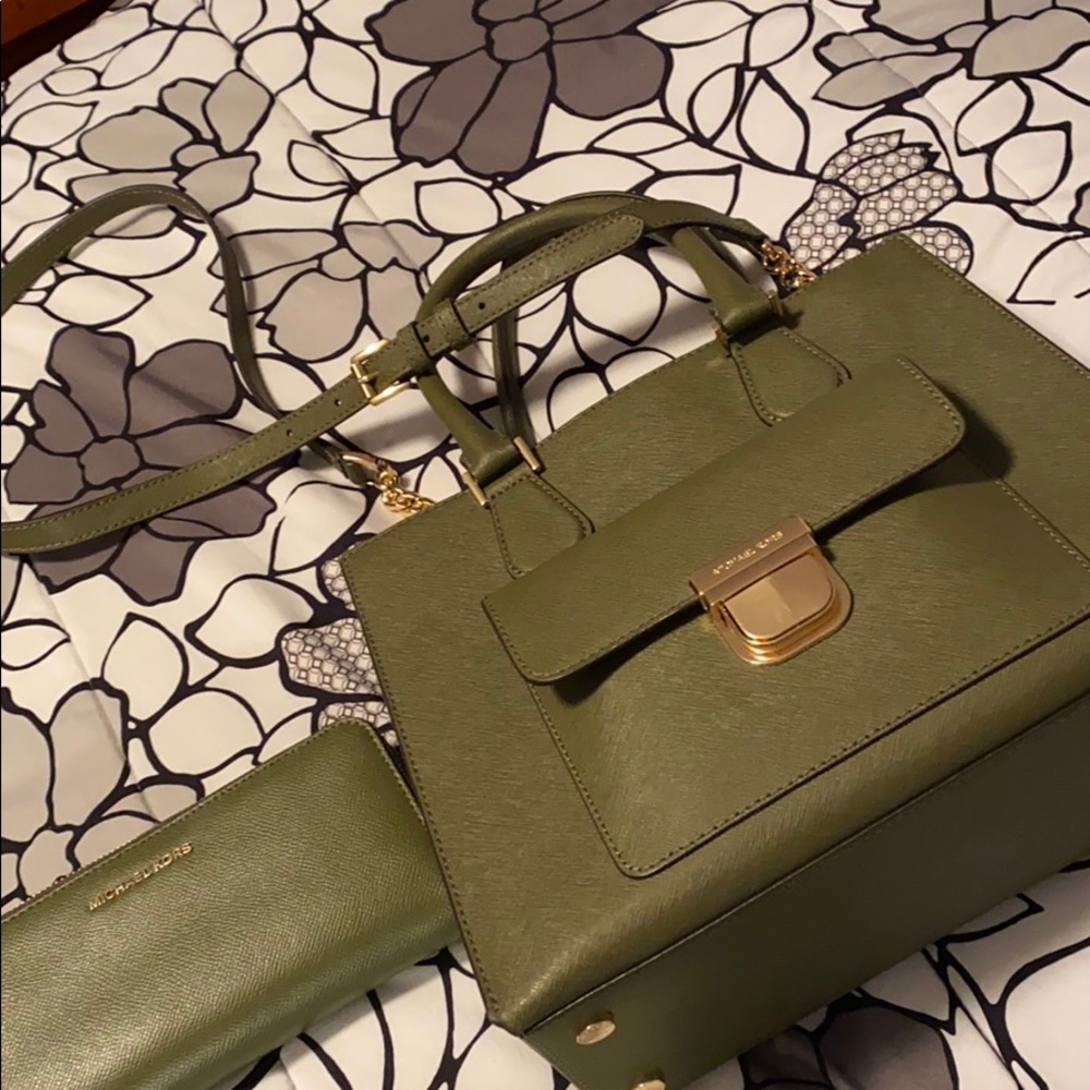 Michael kors wallet and purse